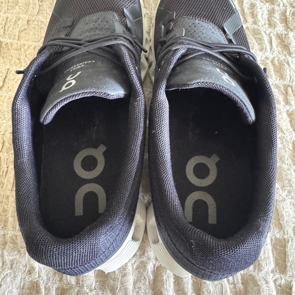 On Running Cloud 5 Sneakers Black White Women's 8 Swiss Engineering - Picture 6 of 9